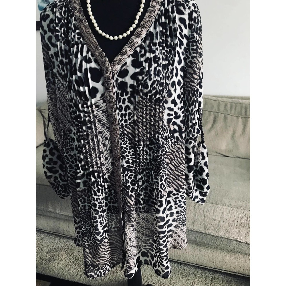 STYLE & CO. WOMAN   ANIMAL PRINT  3/4 SLEEVES TUNIC TOP  SIZE 1X  PRE-OWNED